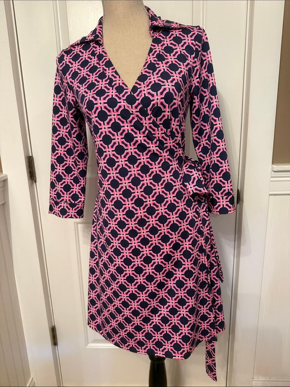 JULIE BROWN WRAP DRESS BLUE WHITE PINK PRINT 3/4 SLEEVE V-NECK SIZE S